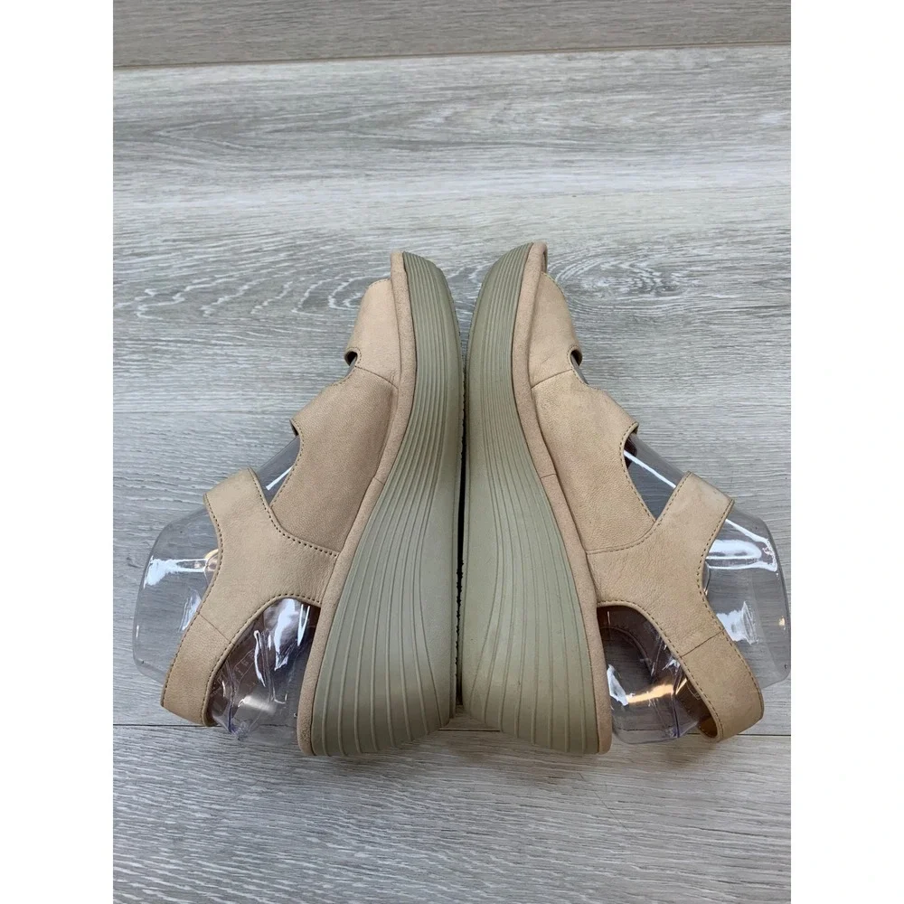 Clarks Collection Women's 8 W Beige Leather Wedge Sandals Cushion Comfort Shoes